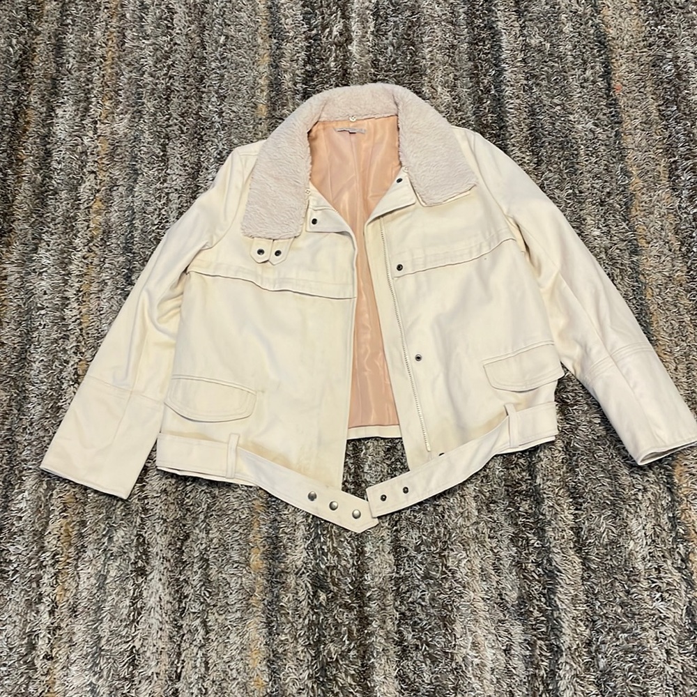 Size XL Cream colored Jean jacket from Gap with removable fur collar NWOT